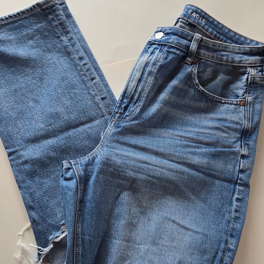 American Eagle Outfitters Light Wash Distressed Straight Leg Jeans - Picture 6 of 10